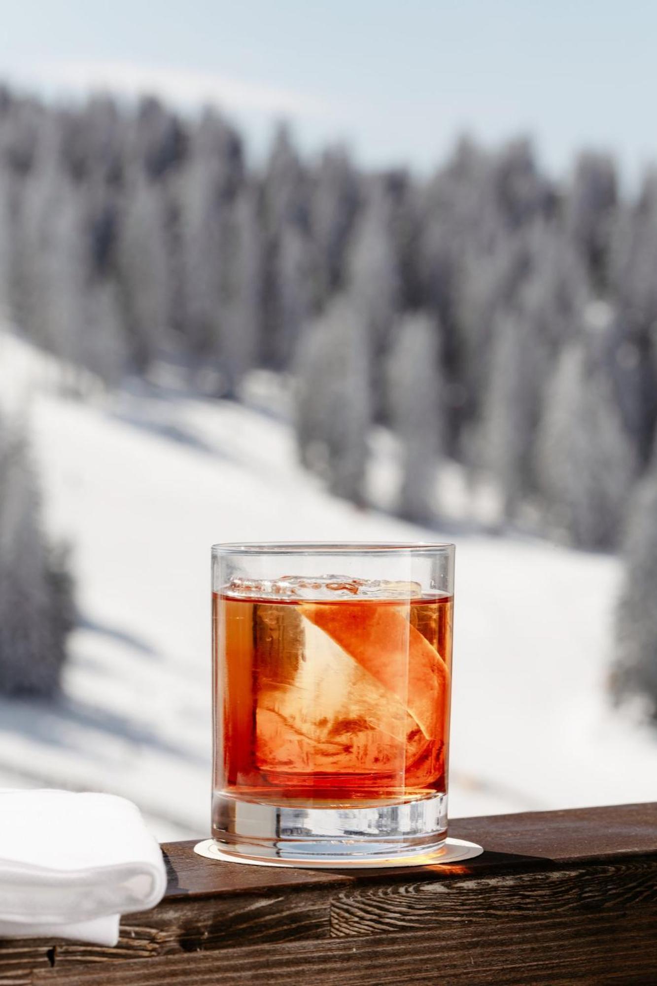 Viceroy Kopaonik Serbia Exterior foto A glass of ice tea